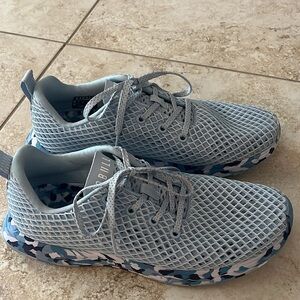 No Bull gym shoes size 9